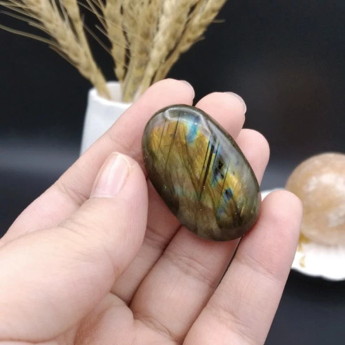 نگین لابرادوریت ماداگاسکار اصل معدنی کد 7042