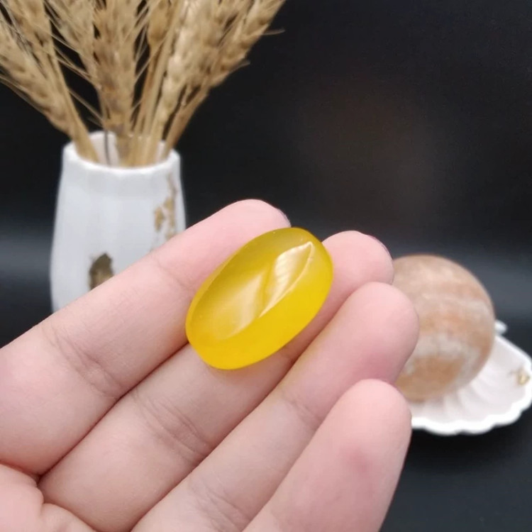 نگین عقیق زرد خراسان اصل معدنی کد 8940