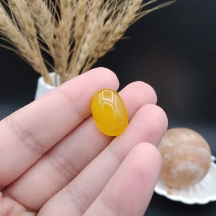نگین عقیق زرد خراسان اصل معدنی کد 8949