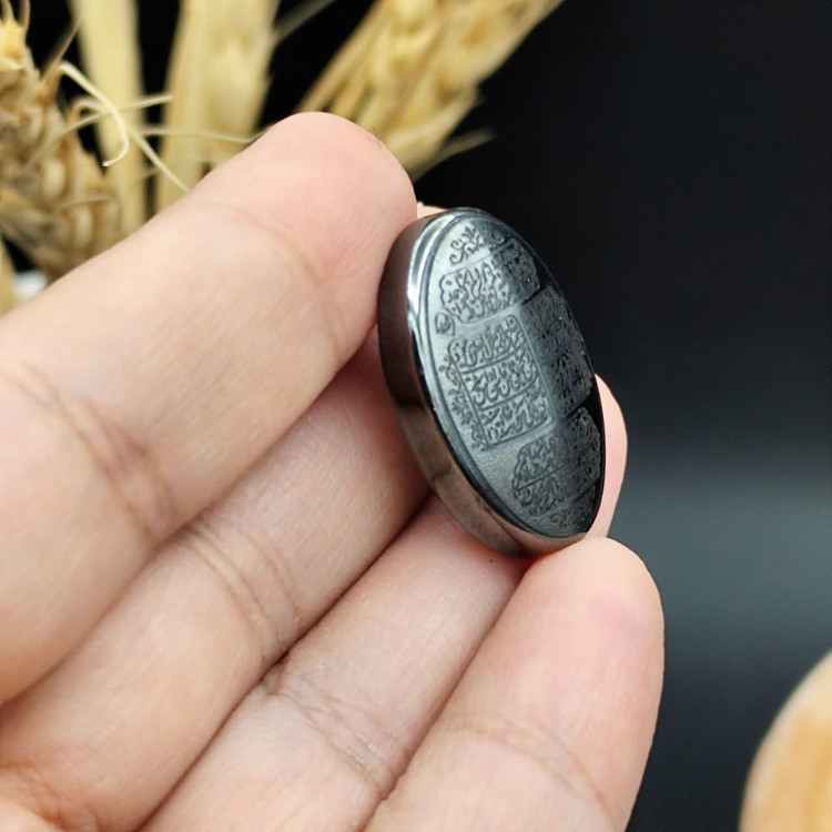 نگین حدید صینی اصل معدنی مزین به دعای چهار قل کد 9827