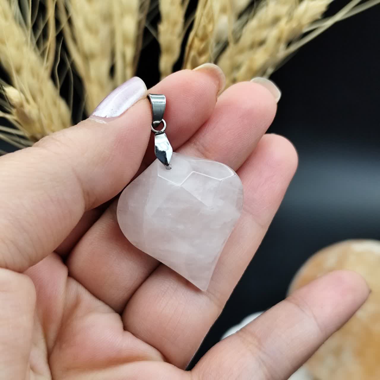 گردنبند رزکوارتز تراش فست قلبی اصل معدنی کد 7932 _ گیره استیل رنگ ثابت