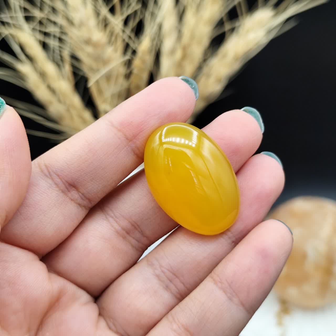 نگین عقیق زرد خراسان اصل معدنی مزین به دعای شرف الشمس اعمال مخصوص انجام شده ( رزق و روزی ) کد 9906