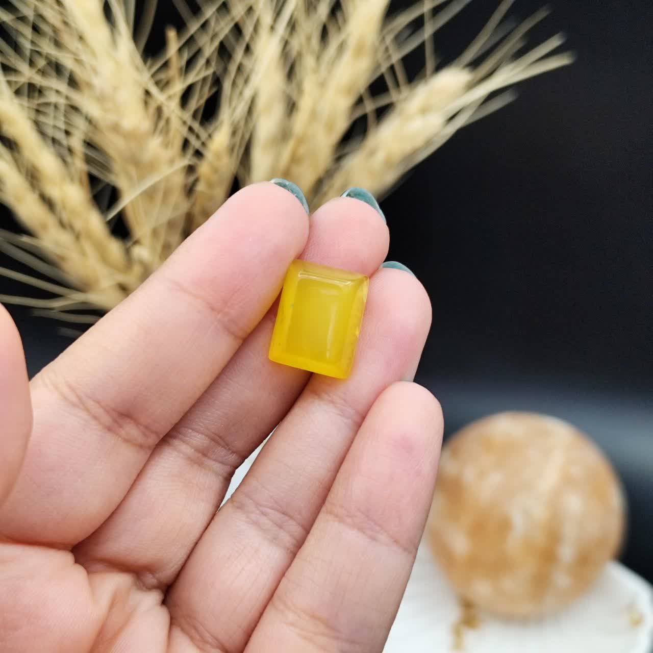 نگین عقیق زرد خراسان اصل معدنی مزین به دعای شرف الشمس اعمال مخصوص انجام شده ( رزق و روزی ) کد 9919