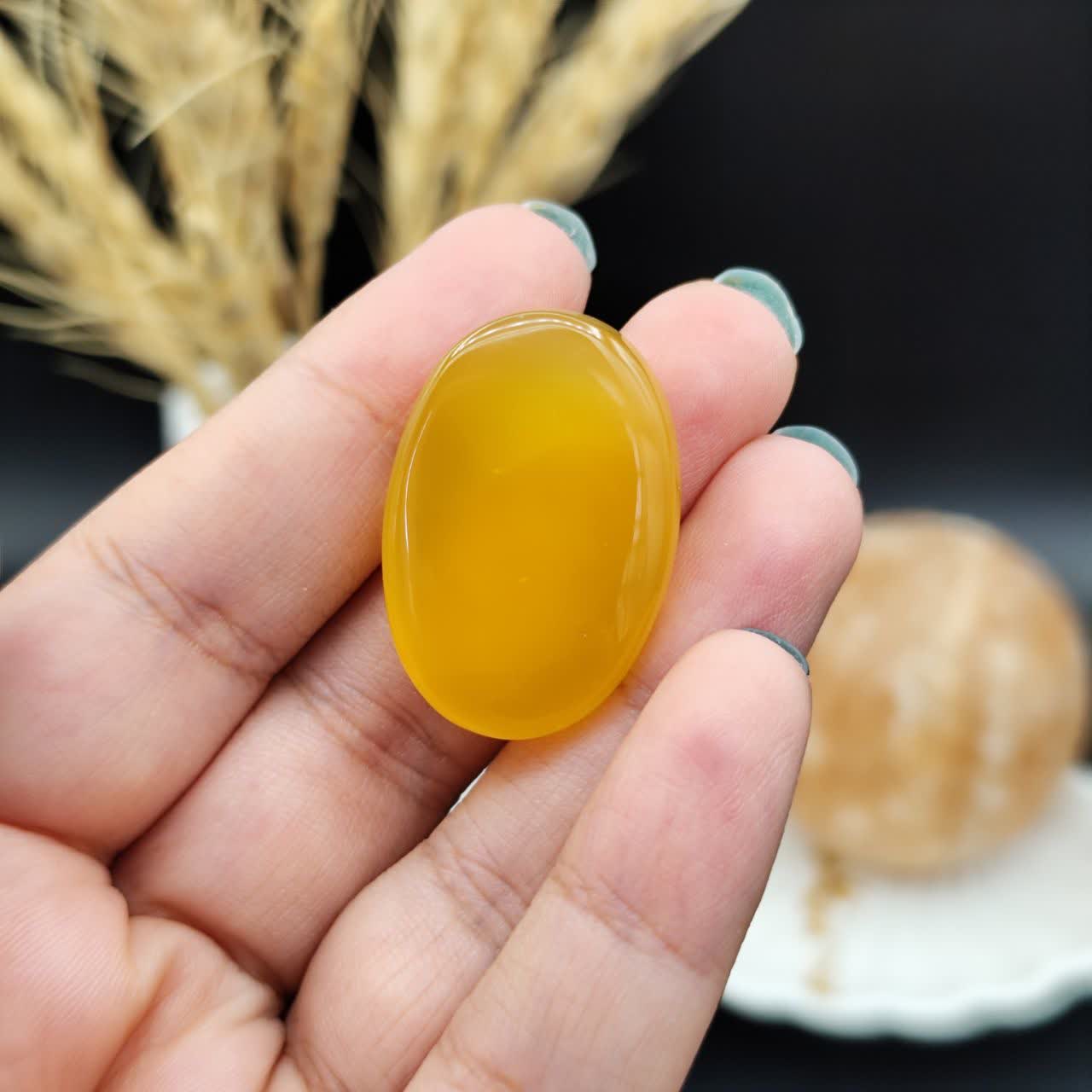 نگین عقیق زرد خراسان اصل معدنی مزین به دعای شرف الشمس اعمال مخصوص انجام شده ( رزق و روزی ) کد 9922