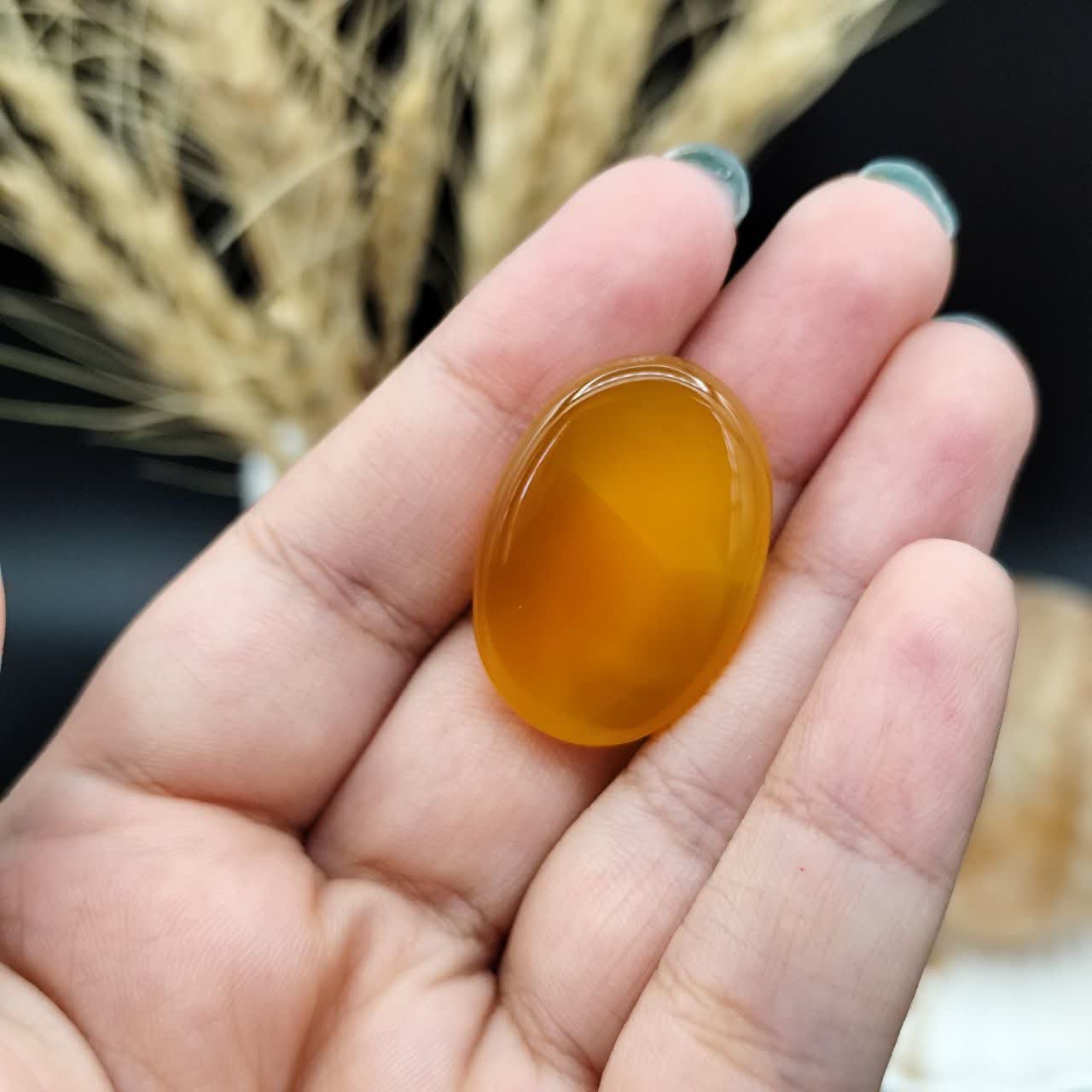 نگین عقیق زرد خراسان اصل معدنی مزین به دعای شرف الشمس اعمال مخصوص انجام شده ( رزق و روزی ) کد 9923