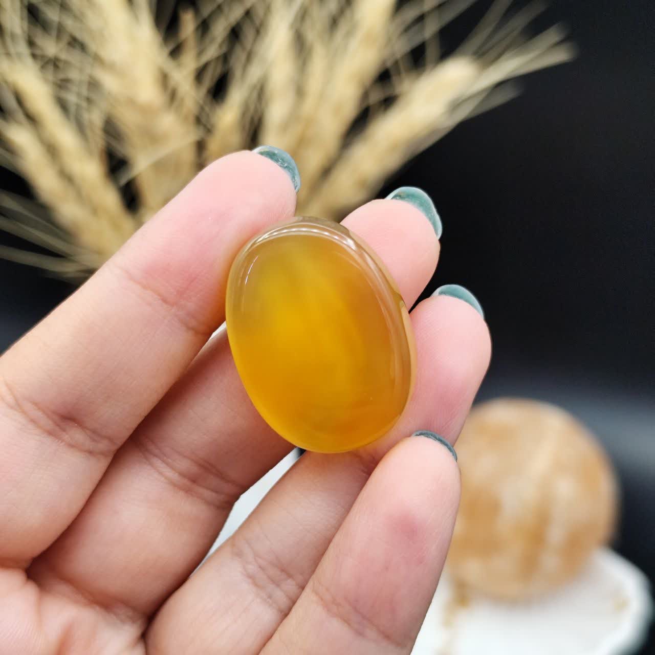 نگین عقیق زرد خراسان اصل معدنی مزین به دعای شرف الشمس اعمال مخصوص انجام شده ( رزق و روزی ) کد 9931