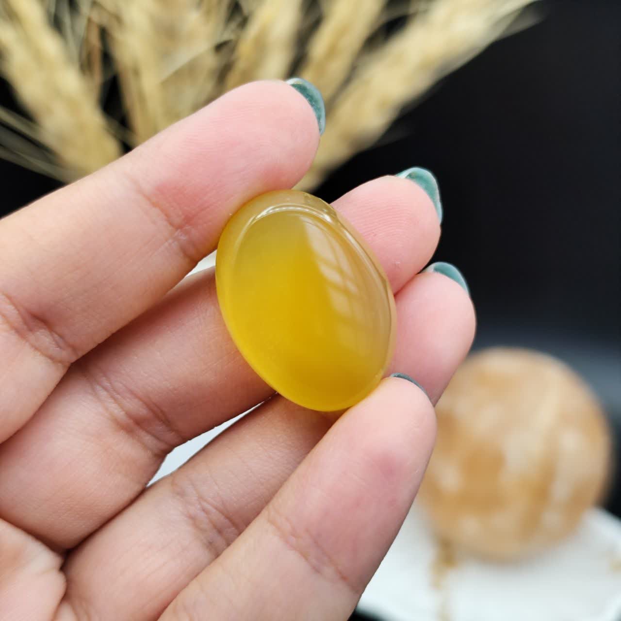نگین عقیق زرد خراسان اصل معدنی مزین به دعای شرف الشمس اعمال مخصوص انجام شده ( رزق و روزی ) کد 9935