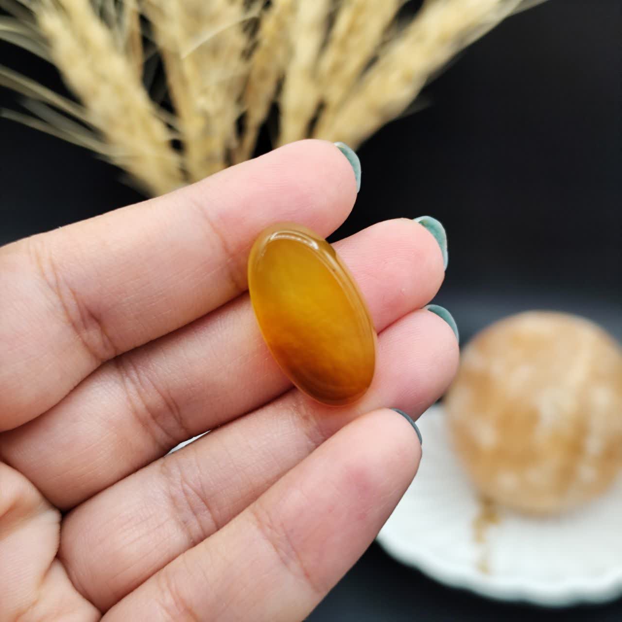 نگین عقیق زرد خراسان اصل معدنی مزین به دعای شرف الشمس اعمال مخصوص انجام شده ( رزق و روزی ) کد 9940