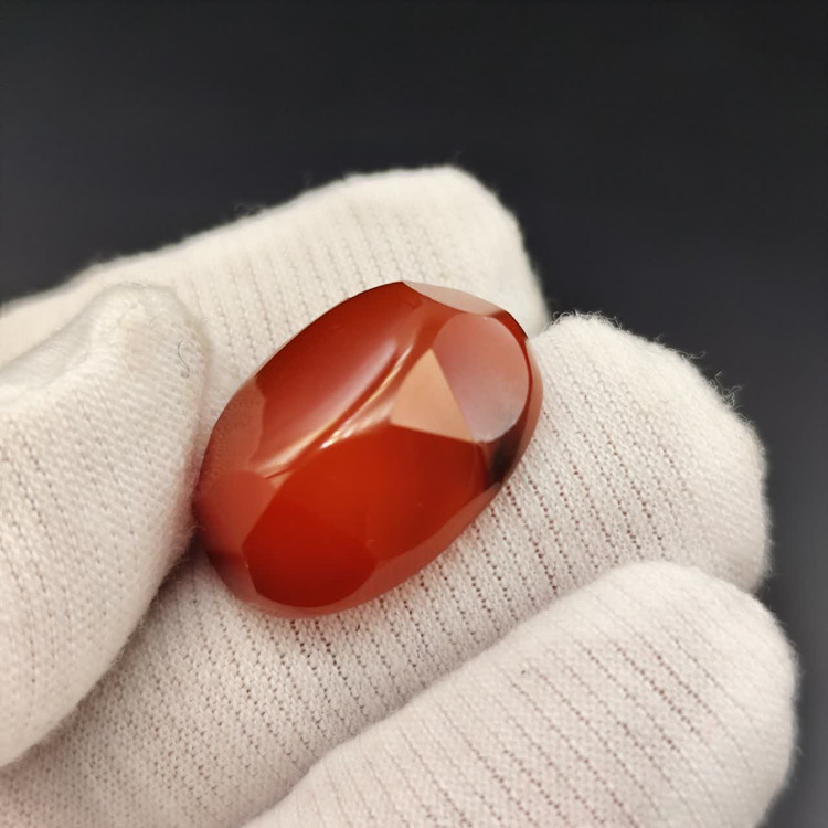 نگین عقیق سرخ الماس تراش اصل معدنی کد 10533